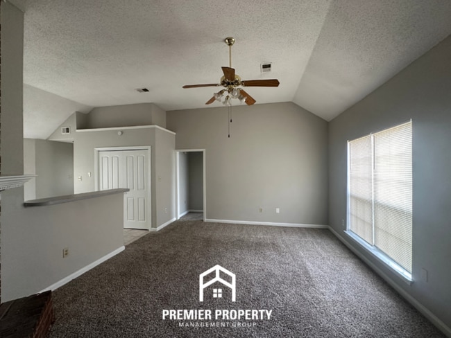 Photo - 6994 Manslick Rd