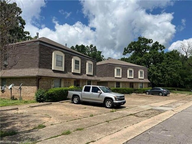 Building Photo - 519 N 31st St Unit 6