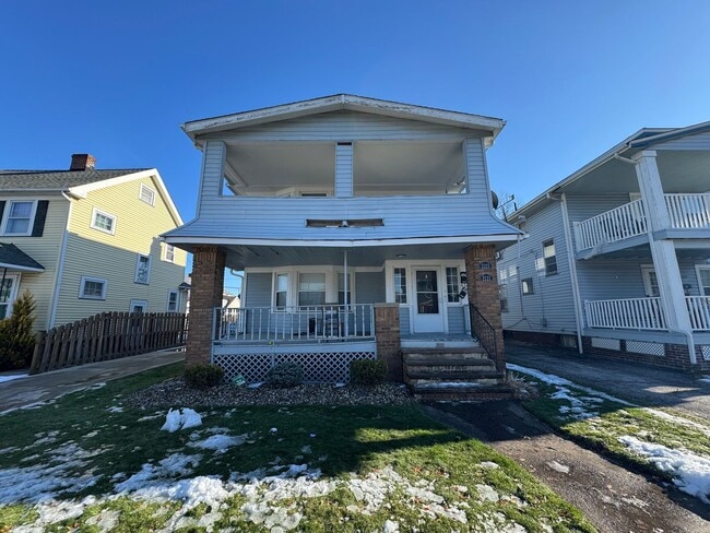 Building Photo - 2121 Wyandotte Ave Unit 2123 Wyandotte Ave (Upper)