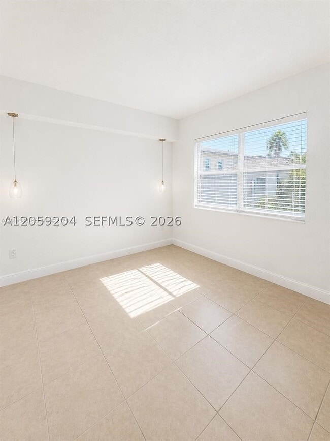 Photo - 2249 Johnson St