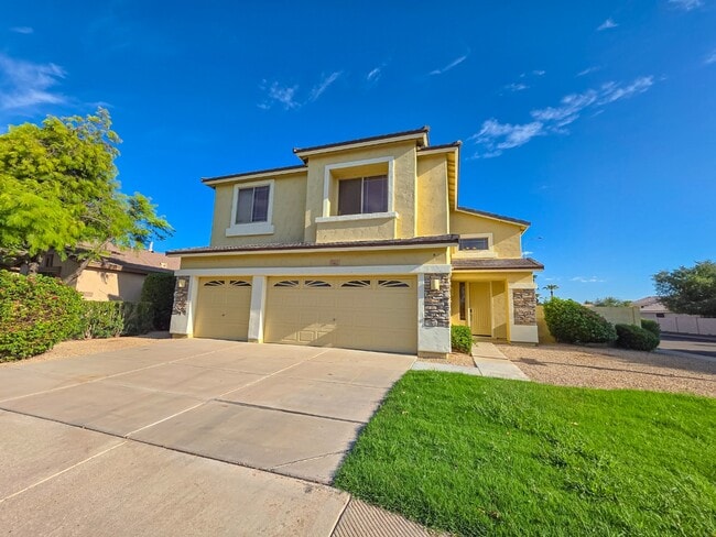 Building Photo - 1462 W. Roadrunner Dr.