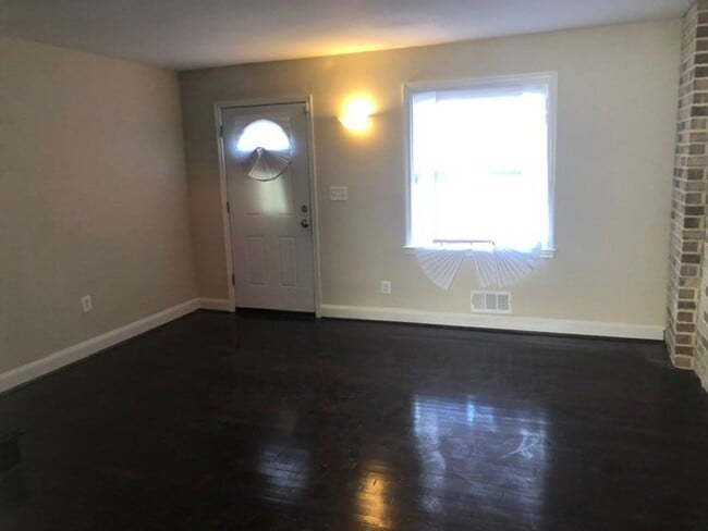 Photo - 2136 Redthorn Rd