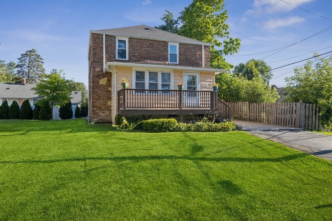 Building Photo - 115 E Naperville Rd