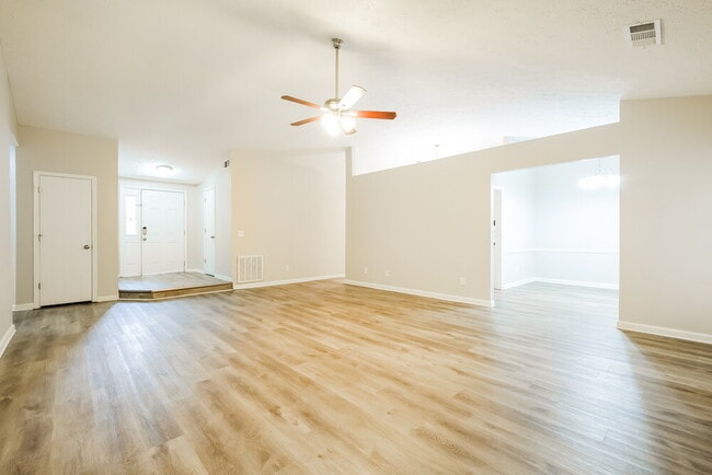 Photo - 3510 Shelly Dr NW