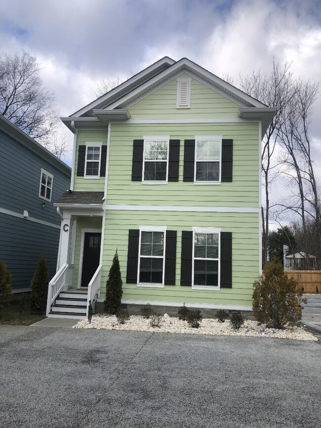Building Photo - 3108 Elm Hill Pike Rental