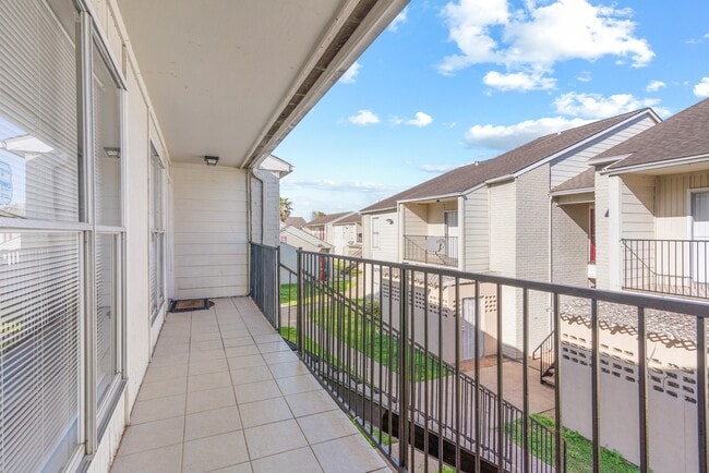 Building Photo - 12707 Bellaire Blvd Unit 1722 Rental