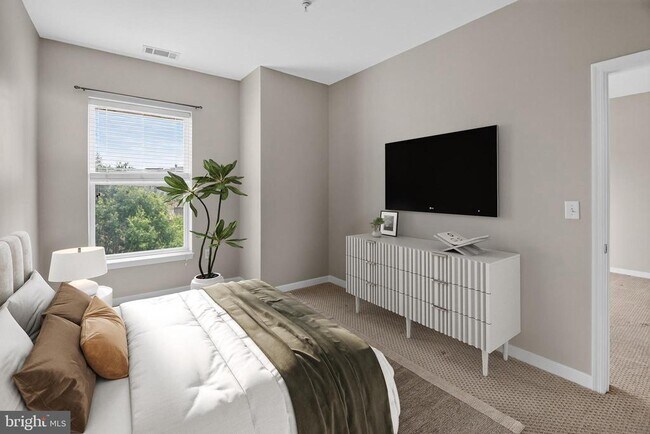 Photo - 8045 Newell St Unidad 523