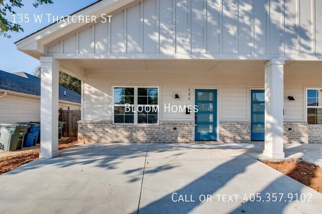 Photo - 135 W Thatcher St