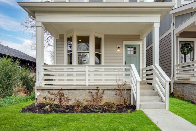 Photo - Stunning 3BE/2.5BA in the SHELBY PARK area! Easy DOWNTOWN access!