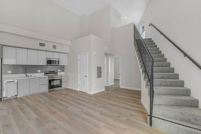 Photo - 825 Coronado-Building