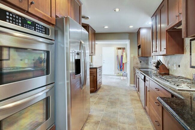 Photo - 1010 Bay Oaks Rd