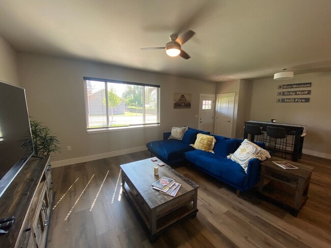 Photo - Gorgeous New 3 bedroom Furnished Whitefish...