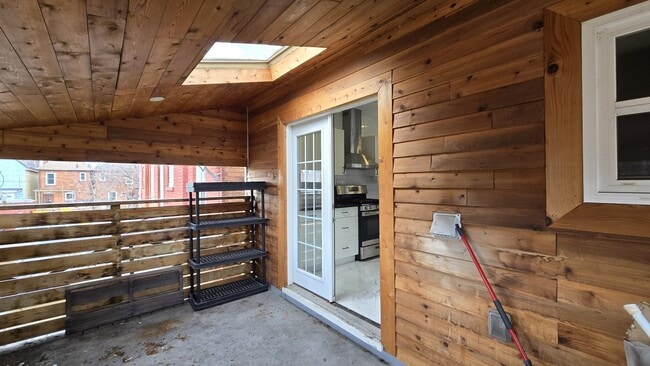 Building Photo - 76 Burlington St E