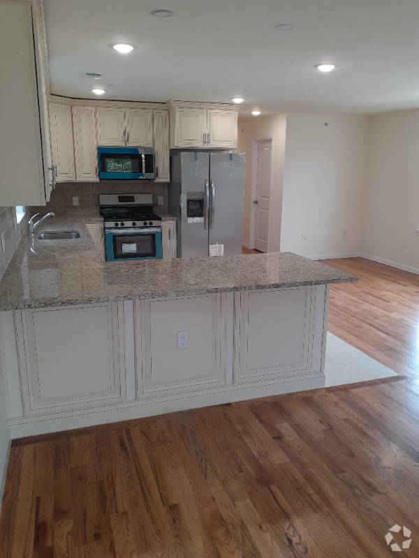 Building Photo - 800 Bergen St Rental