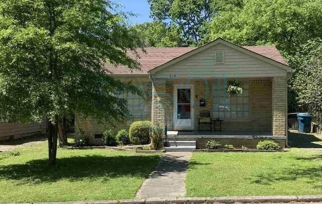 Building Photo - 2BR/1BA brick bungalow in Stiff Station, steps from UAMS!