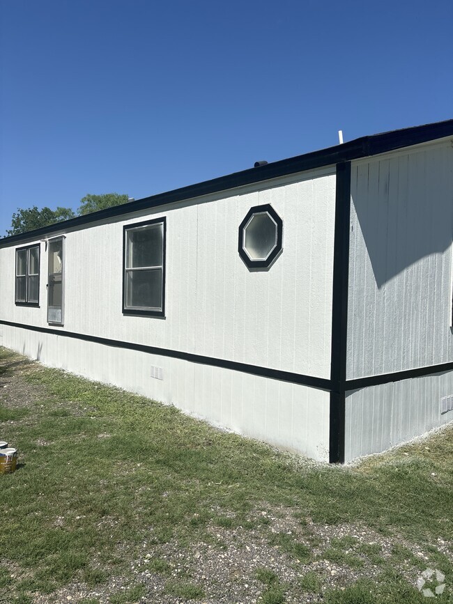 Building Photo - 409 E Main St Rental