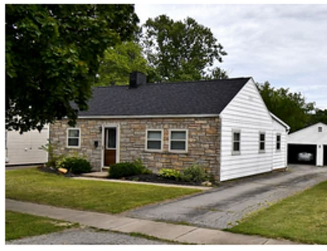 Building Photo - 3 Bedroom Home