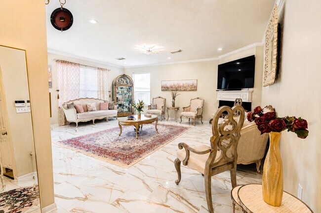 Photo - 210 Windrift Ct