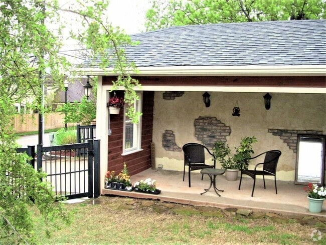 Building Photo - 500 NW 35th St Rental