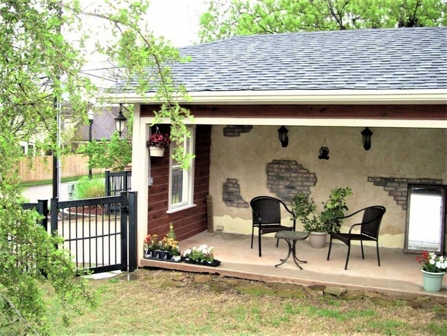 Building Photo - 500 NW 35th St Rental