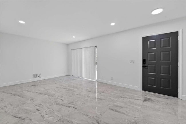 Photo - 7512 Courtyard Run E