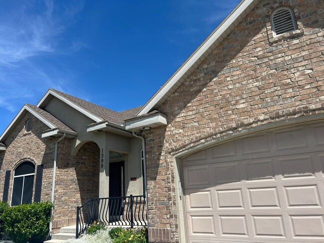 Photo - 5 Bedroom 2.5 Bathroom Upstairs Unit in Spanish Fork!