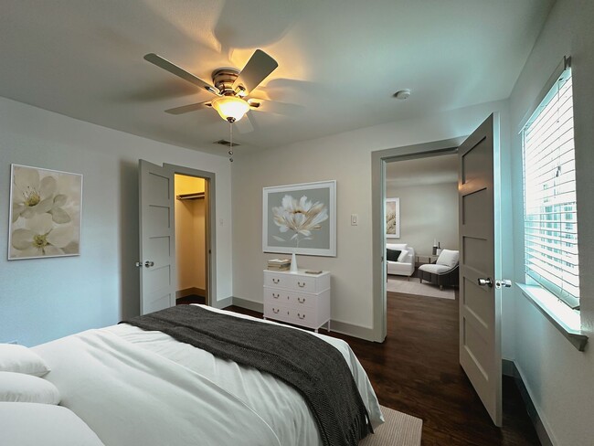 Photo - 4633 Fairmount St