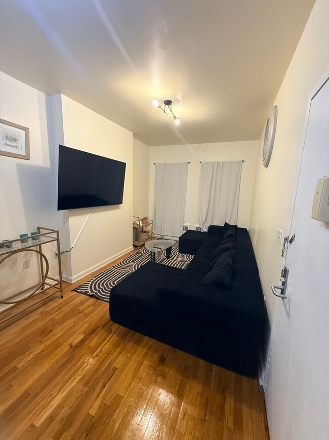 Photo - 295 Throop Ave