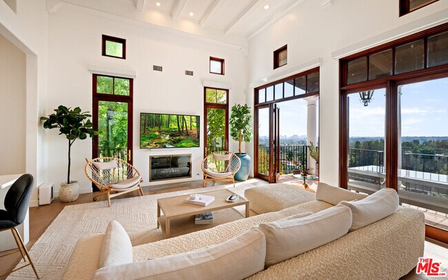 Building Photo - 1381 Summitridge Dr Rental