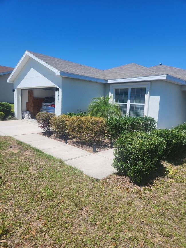 Photo - 750 Greenshank Dr