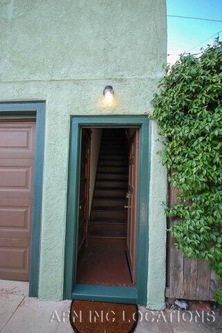 Separate Entry Way - 2531 10th Ave (Los Angeles, CA)