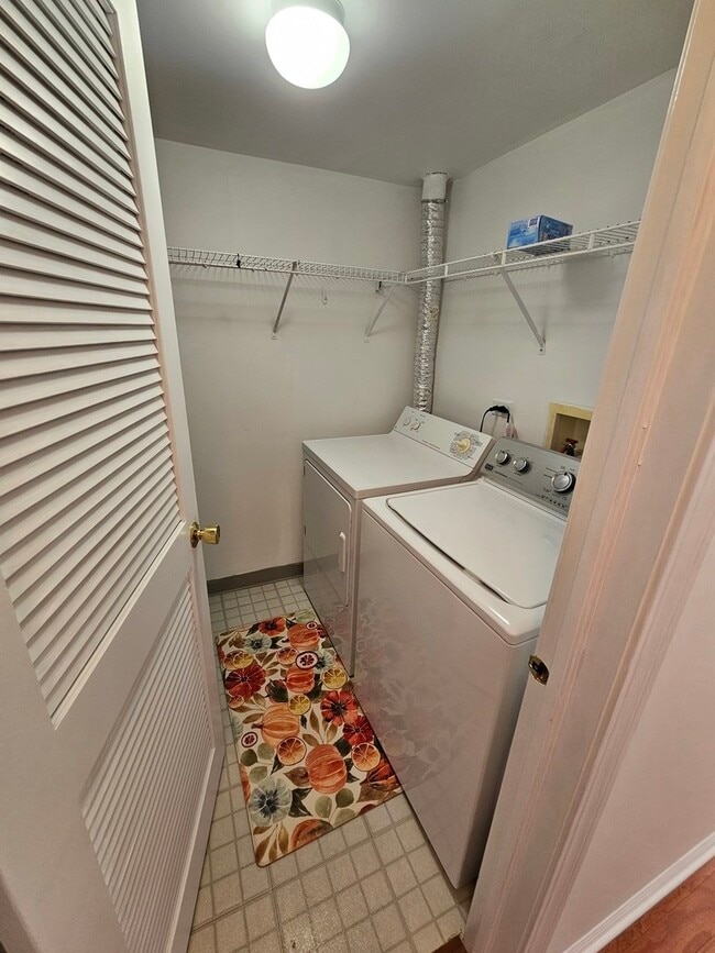 Photo - 1327 Sugar Ct