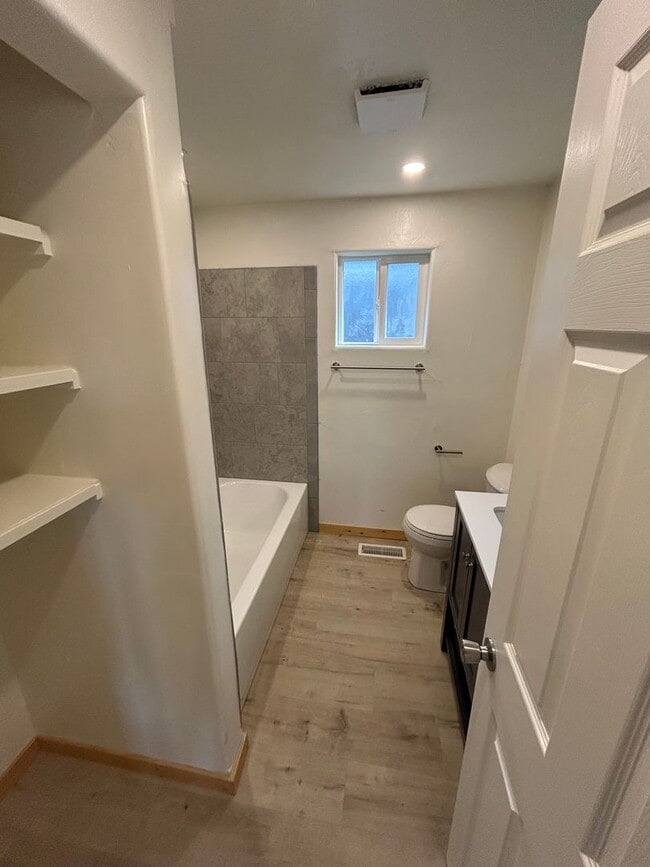 Photo - 156-166 A St W (CG) Unidad 166 A St W