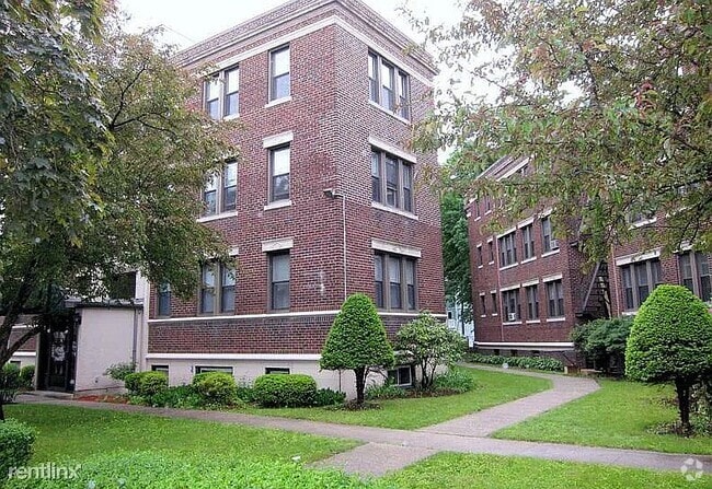 Building Photo - 35 Fellsway W Rental
