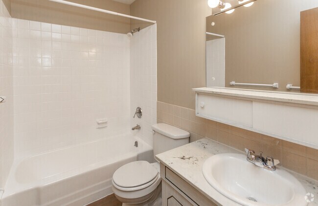 1BR, 1BA - 700 SF - Chateau De Ville