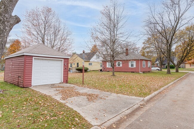 Photo - 2123 Lawndale Ave
