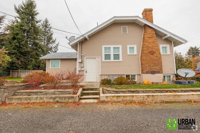 Building Photo - Introducing a charming 2-bedroom, 1-bathro... Rental