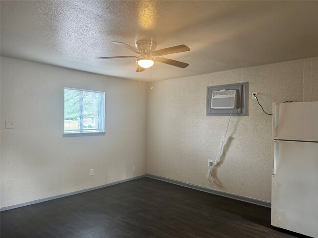 Building Photo - 1005 Spooner St Unit 8 Rental