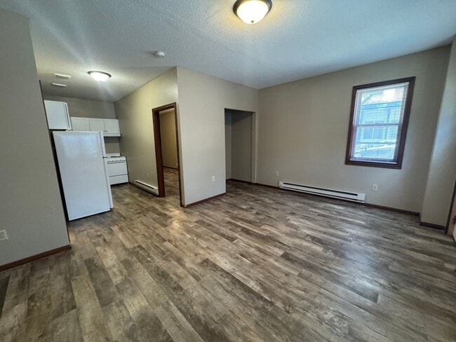 Building Photo - 217-219 Bates Ave Unit 219 - 1