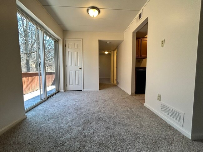 Photo - Four Seasons Apartments