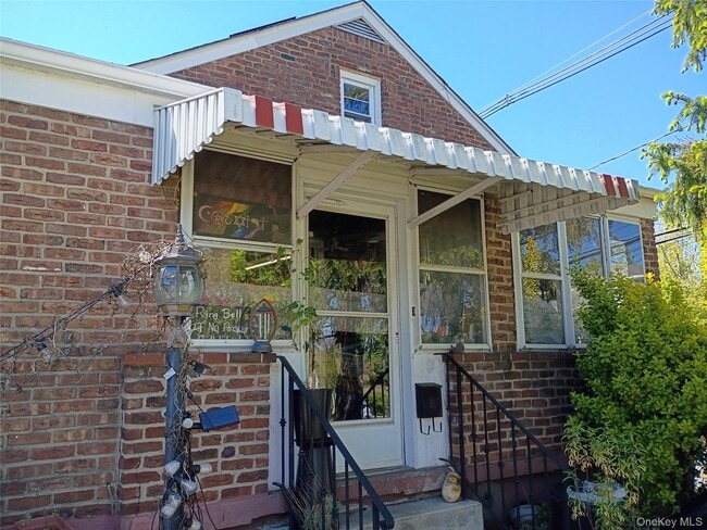 Photo - 93 E Railroad Ave