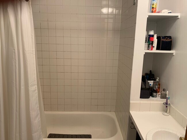 Building Photo - 80 West Cedar St Unit 6 Rental