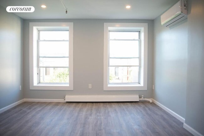 Photo - 162 W 123rd St