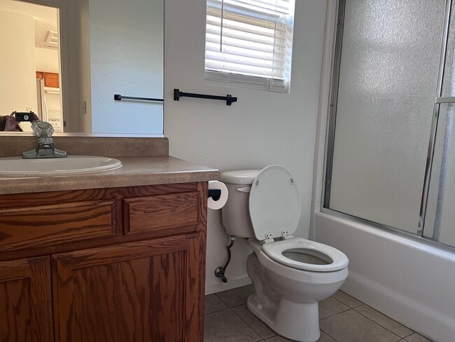 Photo - 1745 W Merritt St