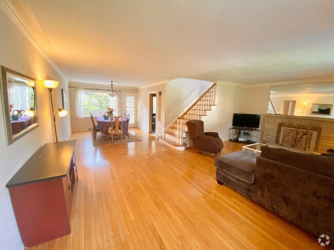 Building Photo - 1310 Forest Hills Blvd Rental