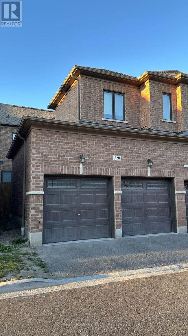 Photo - 220 Coronation Rd