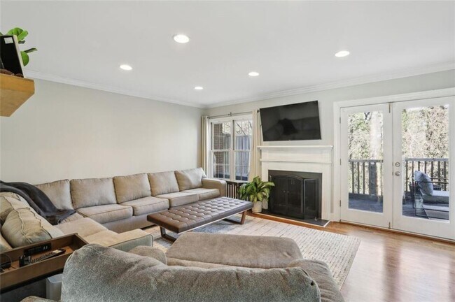 Photo - 3873 Roswell Rd NE