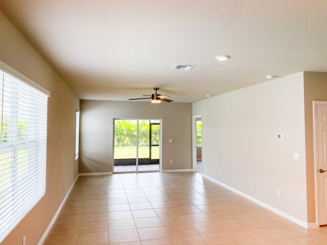 Photo - 2864 Coral Cir