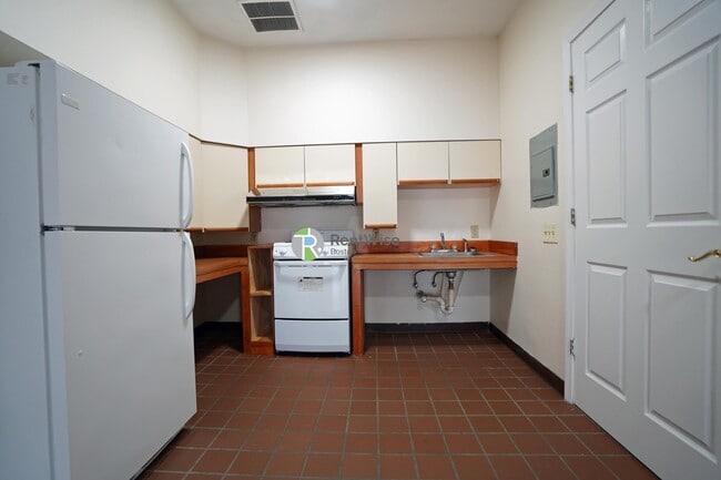 Photo - 81 Essex St Unidad 82