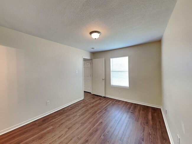 Photo - 1818 Day Lily Way